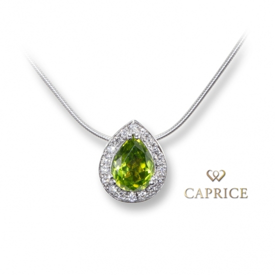 Woman gold necklace with diamond and peridot pendant.