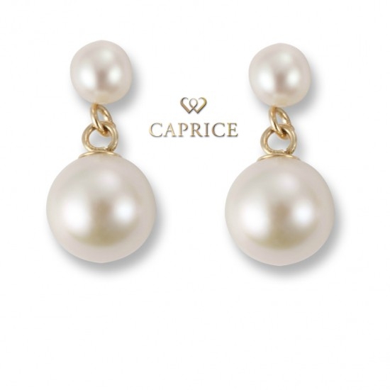 Woman pearl earrings